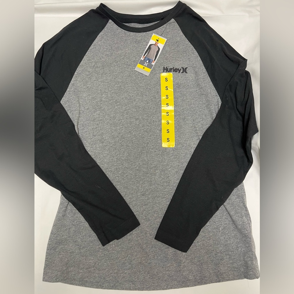 SOLD NWT Men’s Hurley Raglan shirt/black &gray/size small